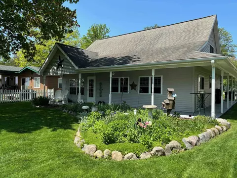 Exterior - 3214 Elnor, Gladwin, MI 48624 photo 4 of 20