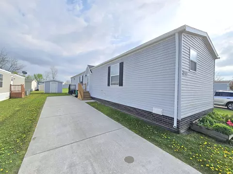 32782 N Susan, New Haven, MI 48048