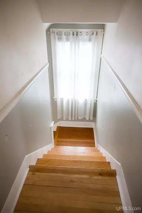 Entry Way - 1302 N 3rd, Ishpeming, MI 49849 photo 8 of 17