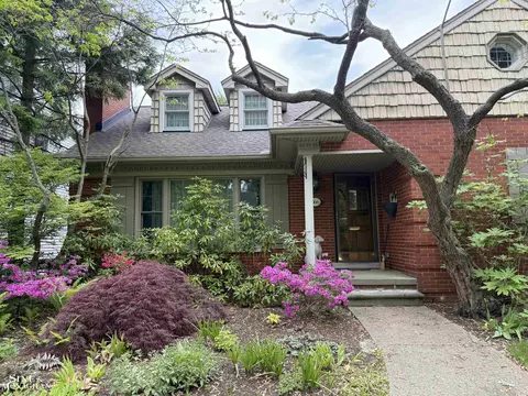 366 Belanger, Grosse Pointe Farms, MI 48236 photo 2