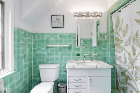 Bath - 1264 Bedford, Grosse Pointe Park, MI 48230 photo 4 of 6