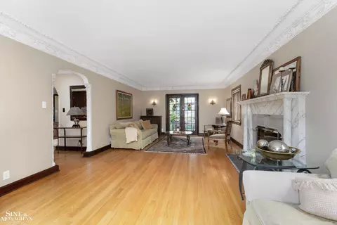 Living - 1264 Bedford, Grosse Pointe Park, MI 48230 photo 4 of 5