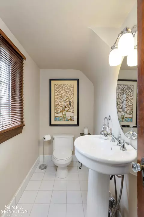 Bath - 1264 Bedford, Grosse Pointe Park, MI 48230 photo 1 of 6