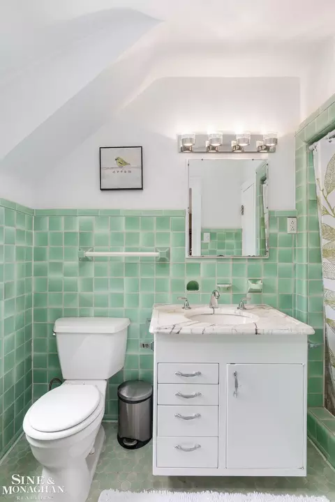 Bath - 1264 Bedford, Grosse Pointe Park, MI 48230 photo 5 of 6