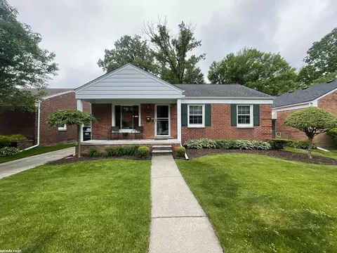 2029 Manchester, Grosse Pointe Woods, MI 48236