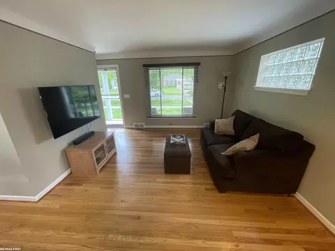 Living - 2029 Manchester, Grosse Pointe Woods, MI 48236 photo 2 of 3