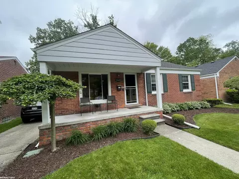 Exterior - 2029 Manchester, Grosse Pointe Woods, MI 48236 photo 2 of 7