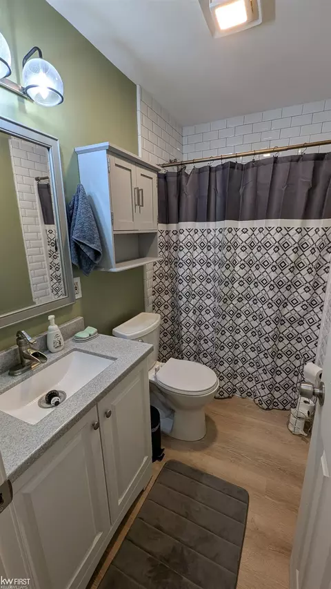Bath - 4045 Hogarth Avenue, Flint, MI 48532 photo 1 of 1