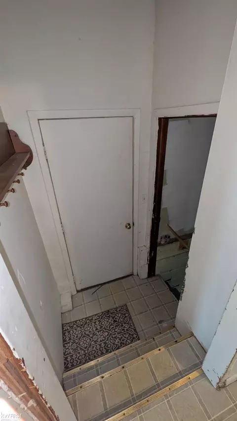 Entry Way - 4045 Hogarth Avenue, Flint, MI 48532 photo 2 of 2