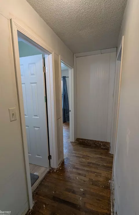 Entry Way - 4045 Hogarth Avenue, Flint, MI 48532 photo 1 of 2