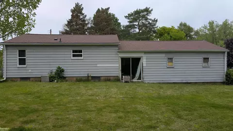 Exterior - 4045 Hogarth Avenue, Flint, MI 48532 photo 4 of 5