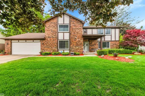 2401 Chalet, Rochester Hills, MI 48309
