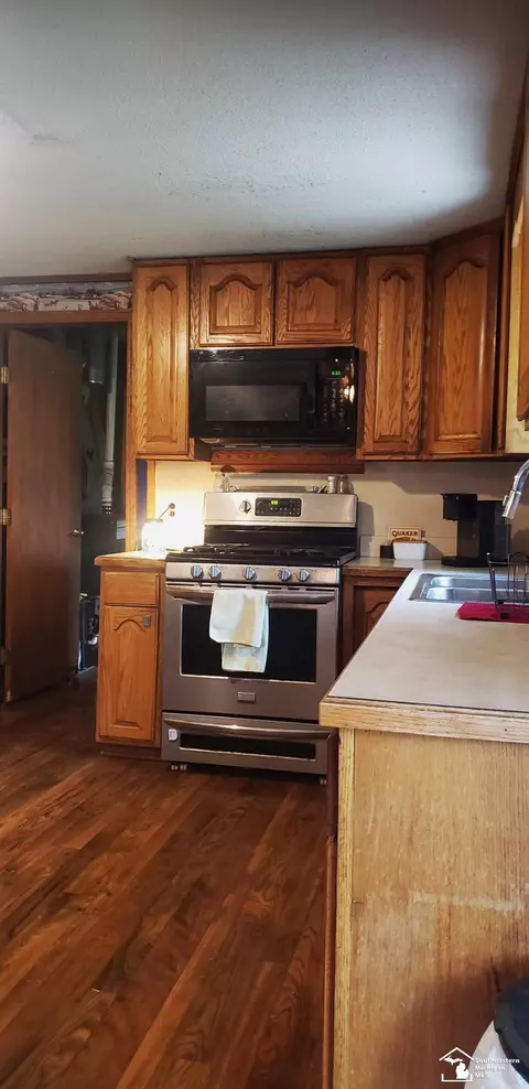 Kitchen - 9361 Exeter, Carleton, MI 48117 photo 3 of 3