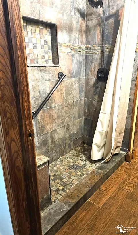 Bath - 9361 Exeter, Carleton, MI 48117 photo 1 of 5