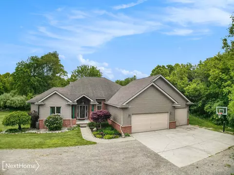 3905 N Latson, Howell, MI 48855