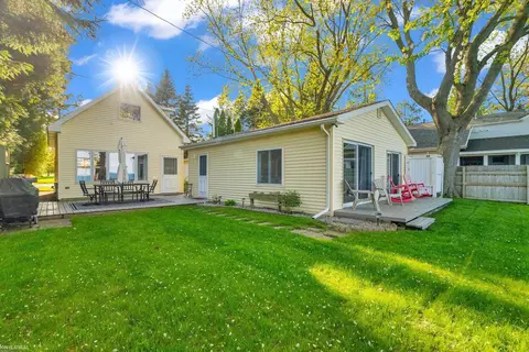 5718 N Lakeshore, Palms, MI 48465