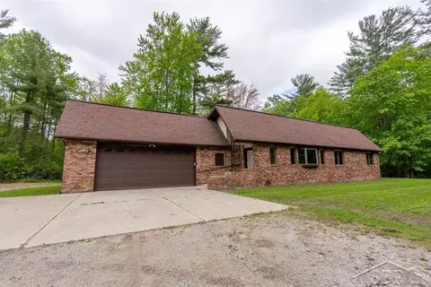 6568 N Sandy Rdg, Hope, MI 48628