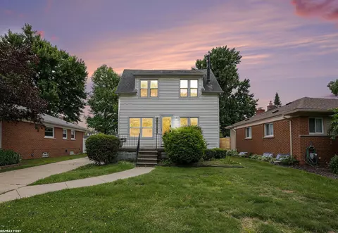 21604 Grand Lk, Saint Clair Shores, MI 48080