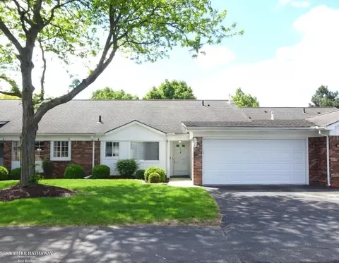 734 Country Clb, Saint Clair Shores, MI 48082