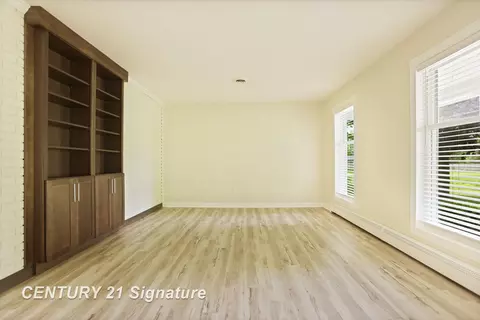 Living - 4769 S Fordney, Hemlock, MI 48626 photo 2 of 3