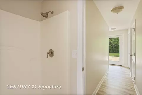 Entry Way - 4769 S Fordney, Hemlock, MI 48626 photo 5 of 7