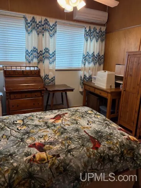 Bedroom - 406 3rd, Wakefield, MI 49968 photo 1 of 5