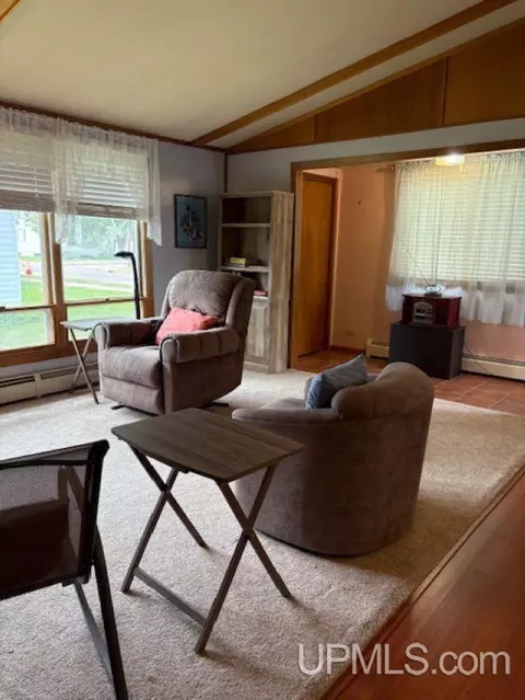 Living - 406 3rd, Wakefield, MI 49968 photo 1 of 2