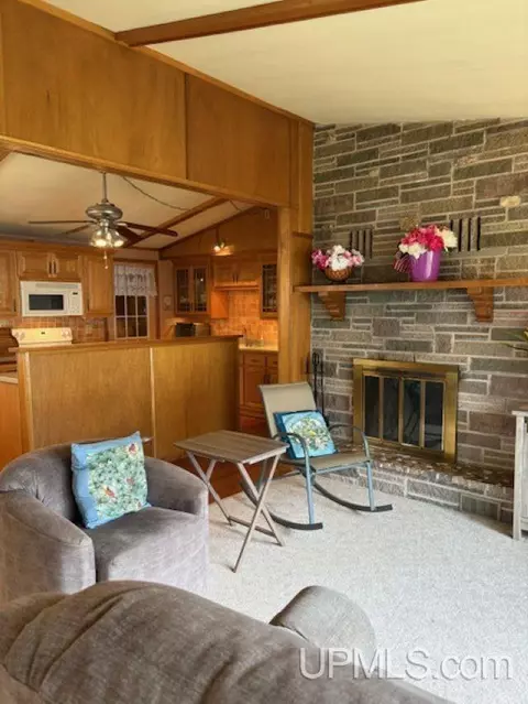 Living - 406 3rd, Wakefield, MI 49968 photo 2 of 2
