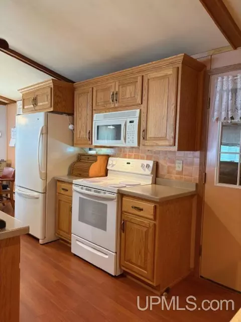 Kitchen - 406 3rd, Wakefield, MI 49968 photo 2 of 4