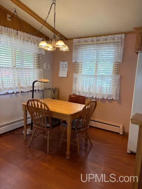 Dining - 406 3rd, Wakefield, MI 49968 photo 1 of 2