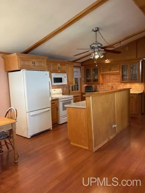 Kitchen - 406 3rd, Wakefield, MI 49968 photo 3 of 4