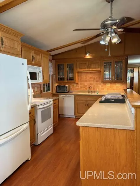 Kitchen - 406 3rd, Wakefield, MI 49968 photo 4 of 4