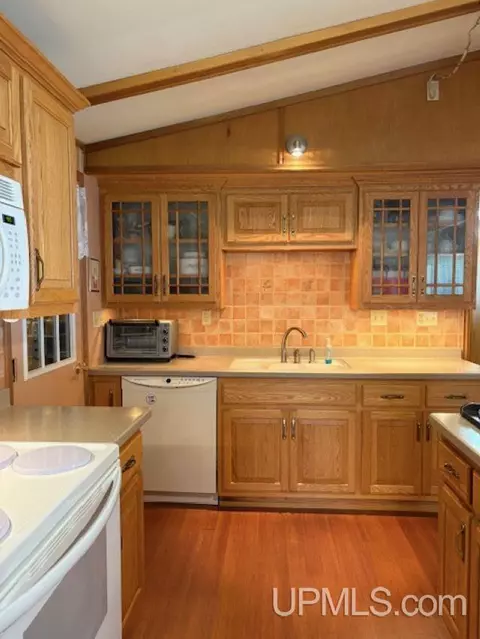 Kitchen - 406 3rd, Wakefield, MI 49968 photo 1 of 4