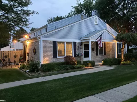 24618 North Mdws, Harrison Twp, MI 48043