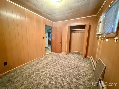 Bedroom - 513 N 19th, Escanaba, MI 49829 photo 4 of 4