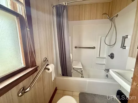 Bath - 513 N 19th, Escanaba, MI 49829 photo 1 of 1
