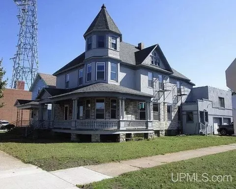 1021 S 1st, Escanaba, MI 49829