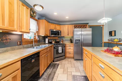 Kitchen - 424 Gale, Ithaca, MI 48847 photo 2 of 3