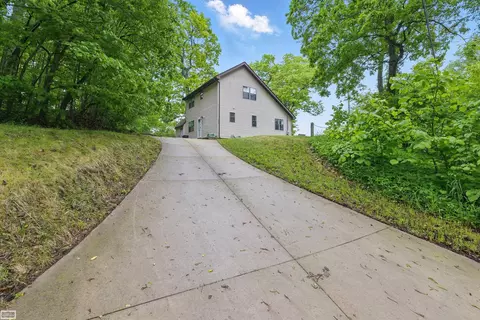 3620 Lakeshore, Lapeer, MI 48446