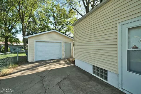 622 Kendon, Lansing, MI 48910 photo 25
