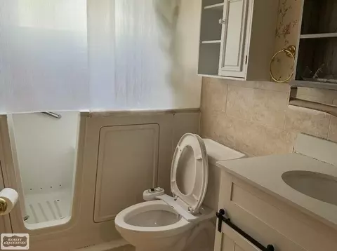 Bath - 31638 Taft, Wayne, MI 48184 photo 1 of 2