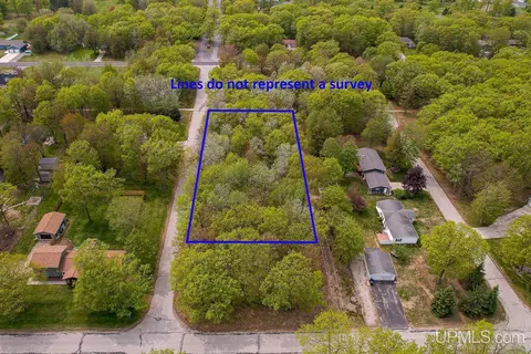 2822 W 4th, Gladstone, MI 49837