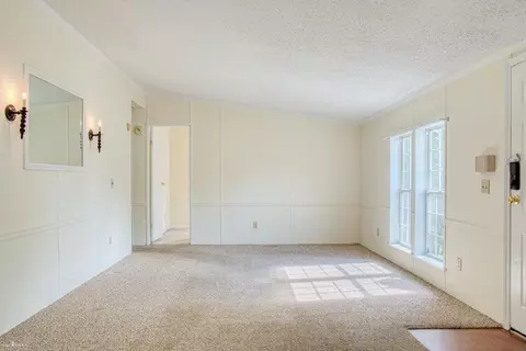 Living - 3490 Luce, Flushing, MI 48433 photo 7 of 10
