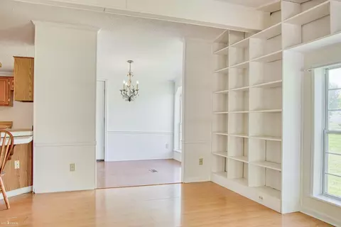Living - 3490 Luce, Flushing, MI 48433 photo 5 of 10