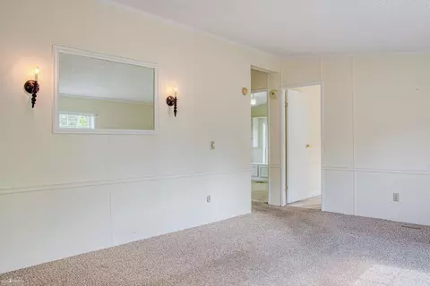 Living - 3490 Luce, Flushing, MI 48433 photo 8 of 10