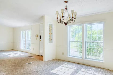 Living - 3490 Luce, Flushing, MI 48433 photo 6 of 10