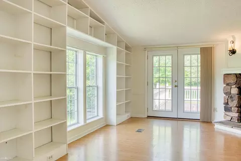 Living - 3490 Luce, Flushing, MI 48433 photo 3 of 10