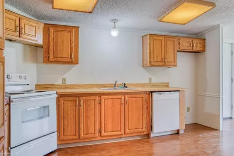 Kitchen - 3490 Luce, Flushing, MI 48433 photo 2 of 3