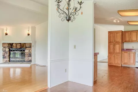 Living - 3490 Luce, Flushing, MI 48433 photo 1 of 10