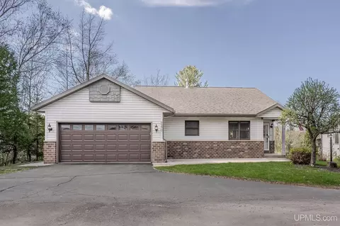 240 Birchridge, Marquette, MI 49855
